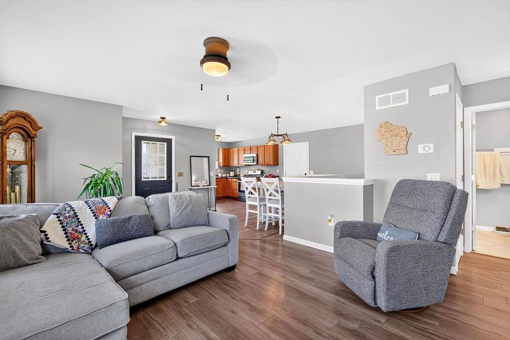 19 CORDELIA CRES, Madison, WI 53704