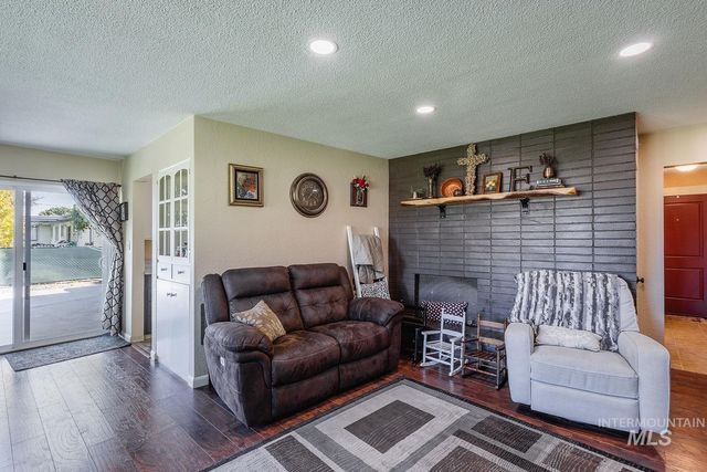 448 W Bird, Nampa, ID 83686