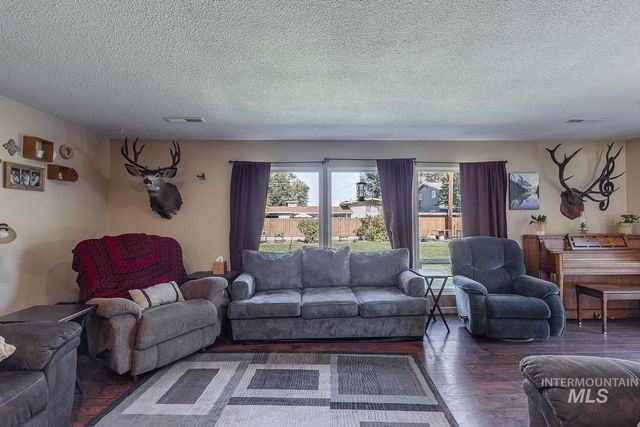 448 W Bird, Nampa, ID 83686