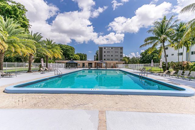 950 Hillcrest Drive 514, Hollywood, FL 33021