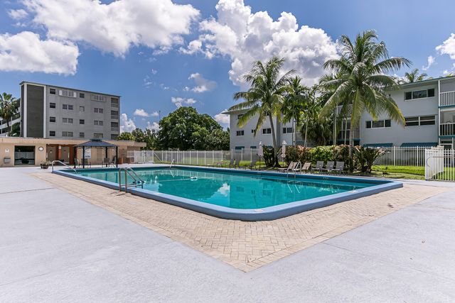 950 Hillcrest Drive 514, Hollywood, FL 33021