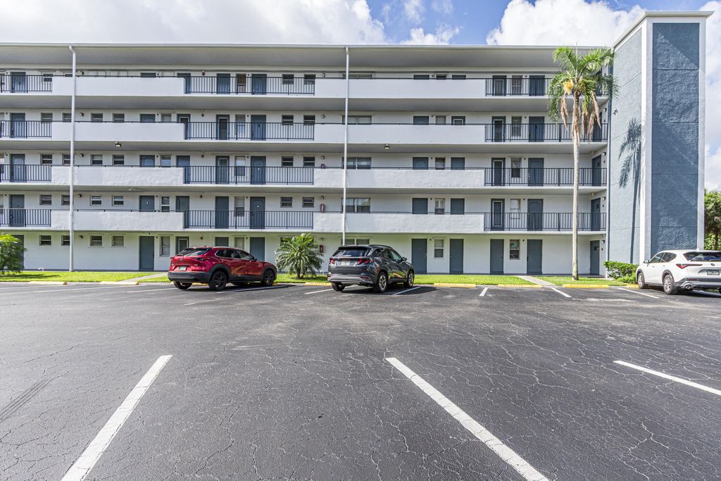 950 Hillcrest Drive 514, Hollywood, FL 33021