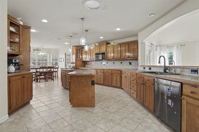 11951 N 168th East Place, Collinsville, OK 74021