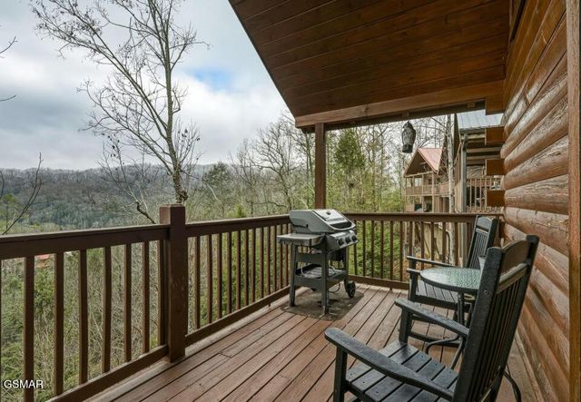 1781 Mountain Shadows Way, Gatlinburg, TN 37738