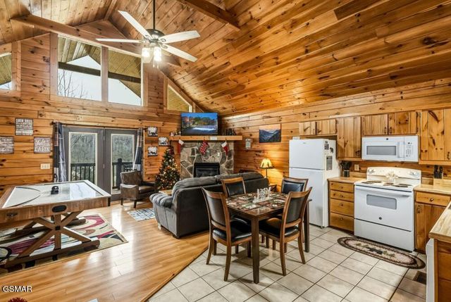 1781 Mountain Shadows Way, Gatlinburg, TN 37738