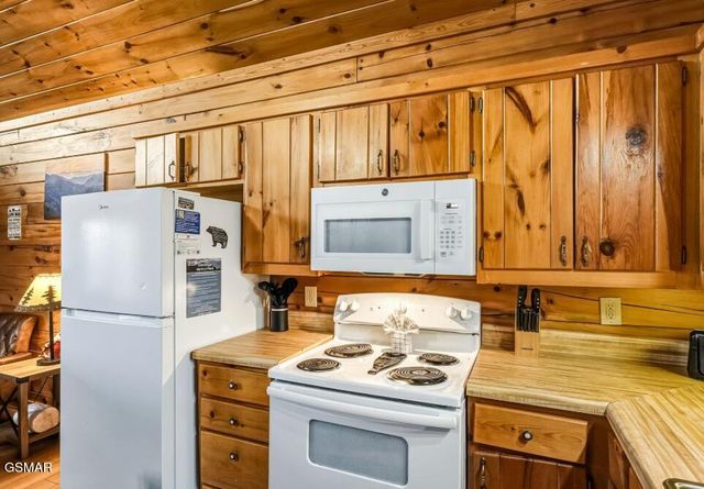 1781 Mountain Shadows Way, Gatlinburg, TN 37738