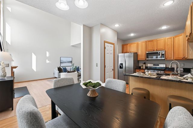 594 Sutherland Drive, Woodbury, MN 55129