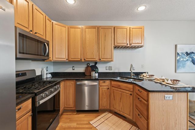 594 Sutherland Drive, Woodbury, MN 55129