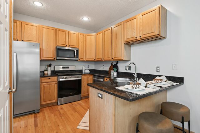 594 Sutherland Drive, Woodbury, MN 55129