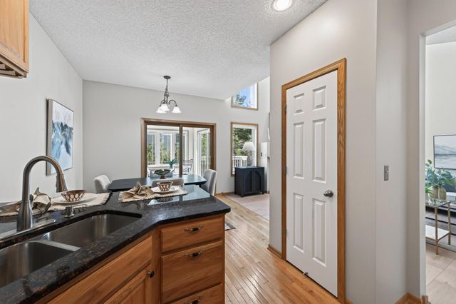 594 Sutherland Drive, Woodbury, MN 55129