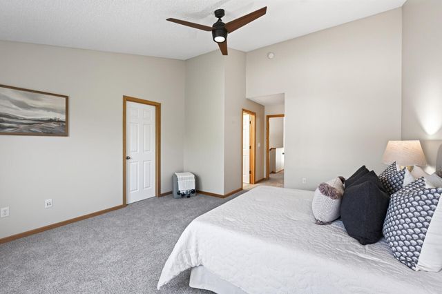 594 Sutherland Drive, Woodbury, MN 55129