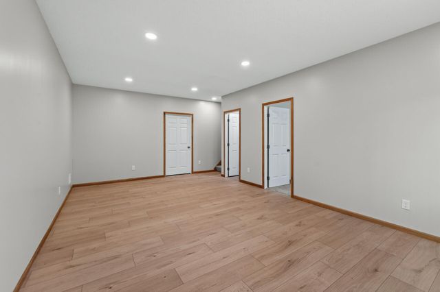 594 Sutherland Drive, Woodbury, MN 55129