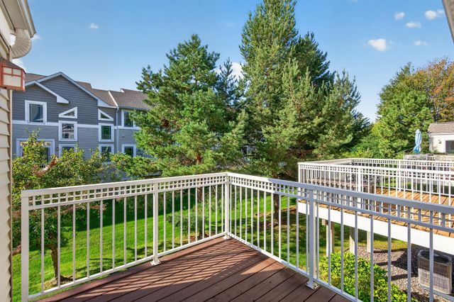 594 Sutherland Drive, Woodbury, MN 55129