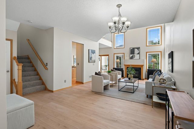 594 Sutherland Drive, Woodbury, MN 55129