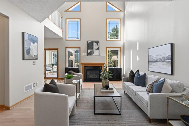 594 Sutherland Drive, Woodbury, MN 55129