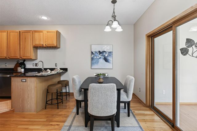 594 Sutherland Drive, Woodbury, MN 55129