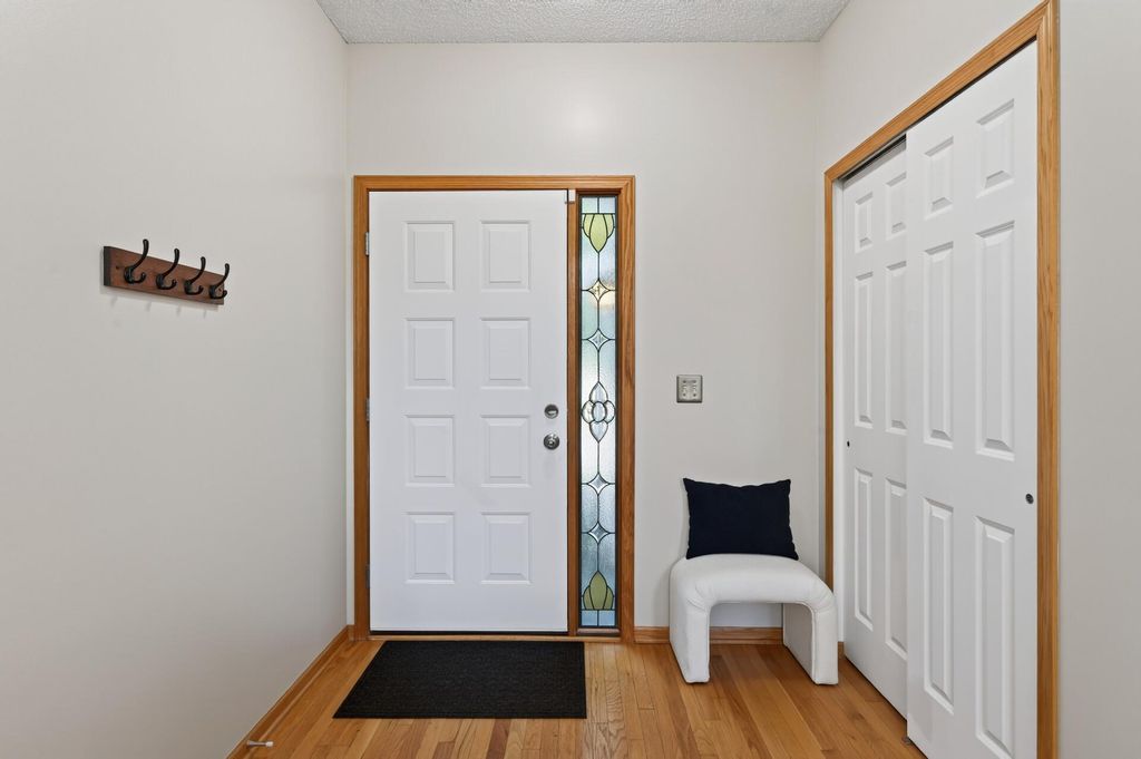 594 Sutherland Drive, Woodbury, MN 55129 — photo 4