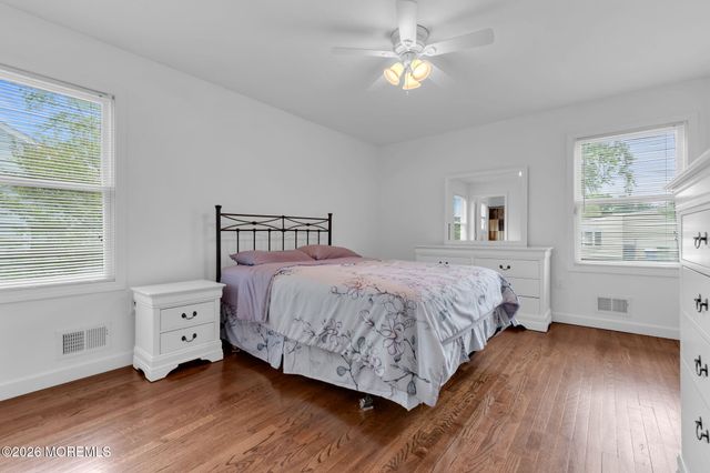 32 Bowline Street, Beachwood, NJ 08722