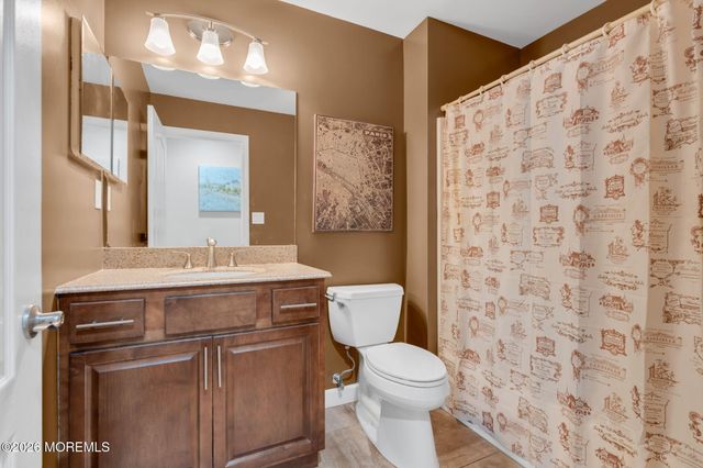 32 Bowline Street, Beachwood, NJ 08722