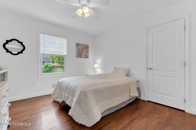 32 Bowline Street, Beachwood, NJ 08722