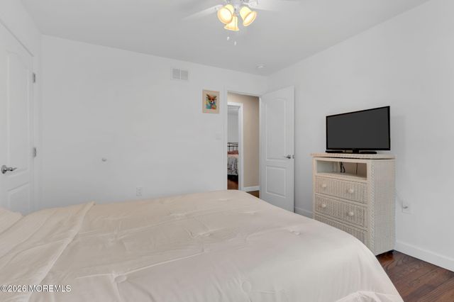 32 Bowline Street, Beachwood, NJ 08722