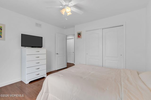 32 Bowline Street, Beachwood, NJ 08722