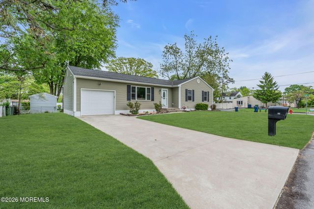 32 Bowline Street, Beachwood, NJ 08722