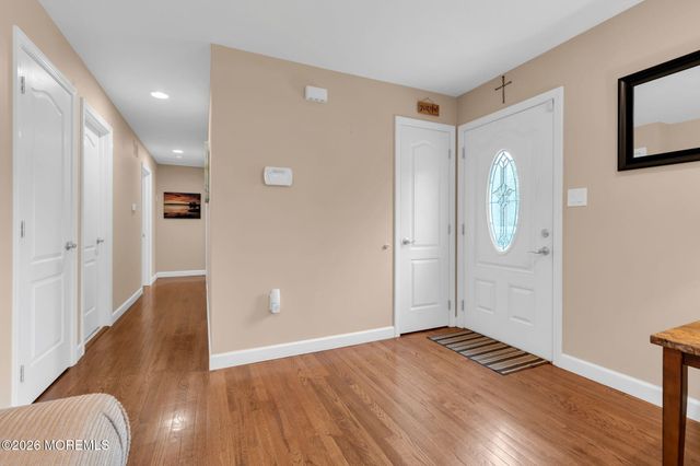 32 Bowline Street, Beachwood, NJ 08722