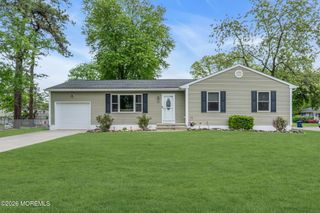 32 Bowline Street, Beachwood, NJ 08722