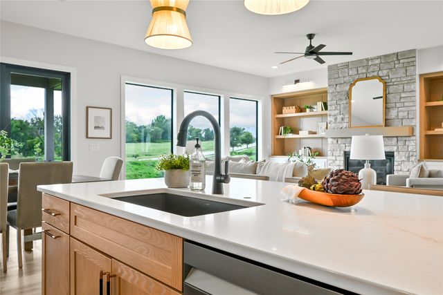5821 Rose Circle, Des Moines, IA 50321