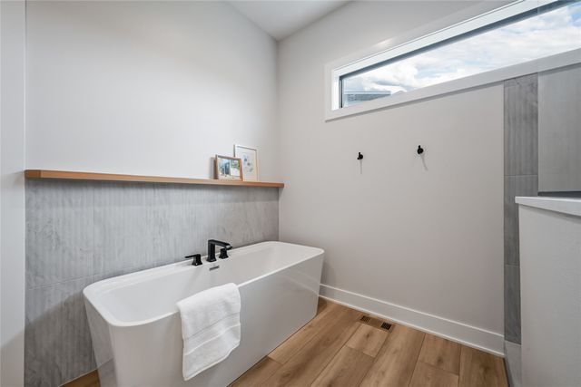 5821 Rose Circle, Des Moines, IA 50321