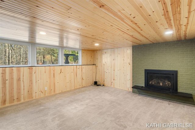 18091 Lovell Road, Spring Lake, MI 49456