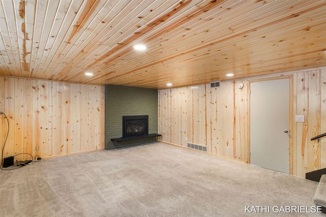 18091 Lovell Road, Spring Lake, MI 49456