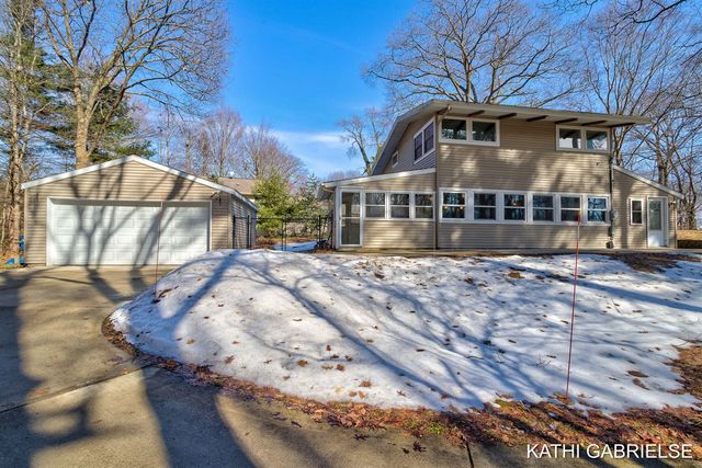 18091 Lovell Road, Spring Lake, MI 49456