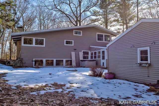 18091 Lovell Road, Spring Lake, MI 49456