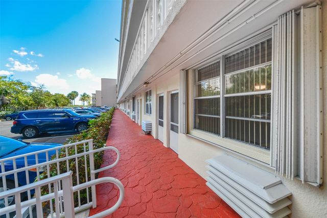 1936 S Ocean Dr 2D, Hallandale Beach, FL 33009