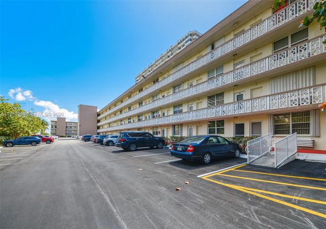 1936 S Ocean Dr 2D, Hallandale Beach, FL 33009