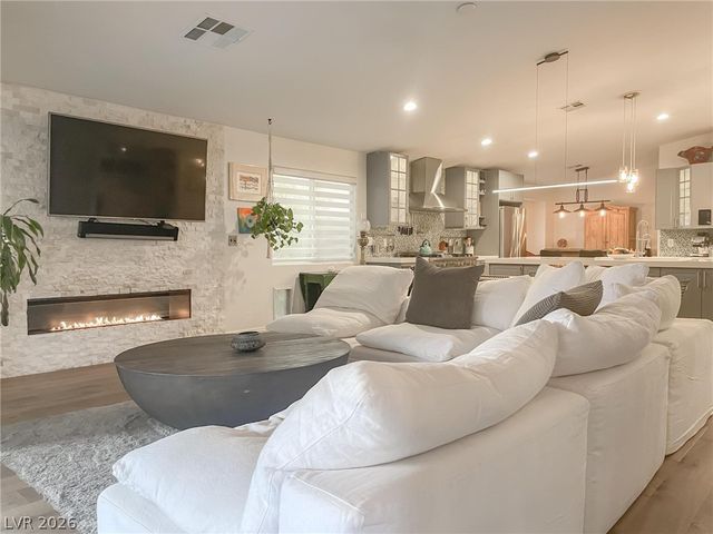 956 Puerta Del Sol Drive, Las Vegas, NV 89138