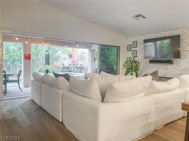 956 Puerta Del Sol Drive, Las Vegas, NV 89138