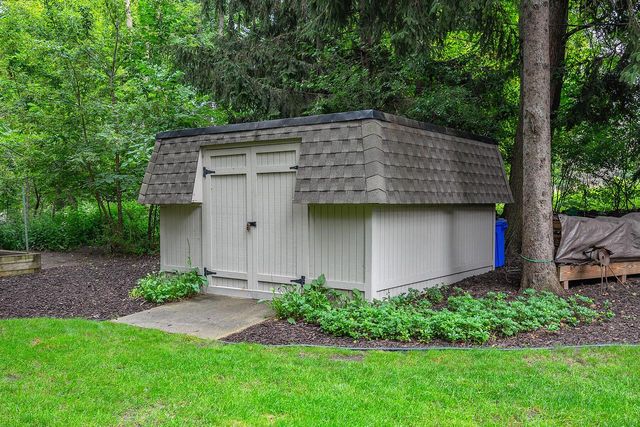 1860 Churchview DRIVE, Brookfield, WI 53005