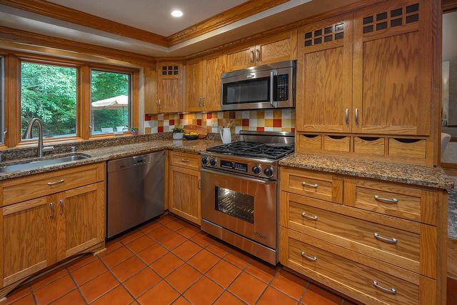 1860 Churchview DRIVE, Brookfield, WI 53005