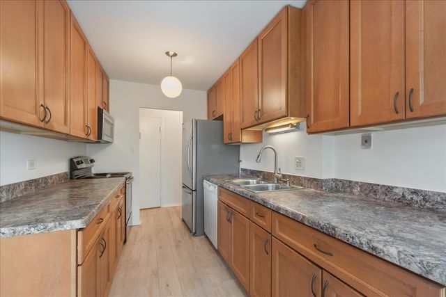 7141 N Kedzie Avenue 511, Chicago, IL 60645