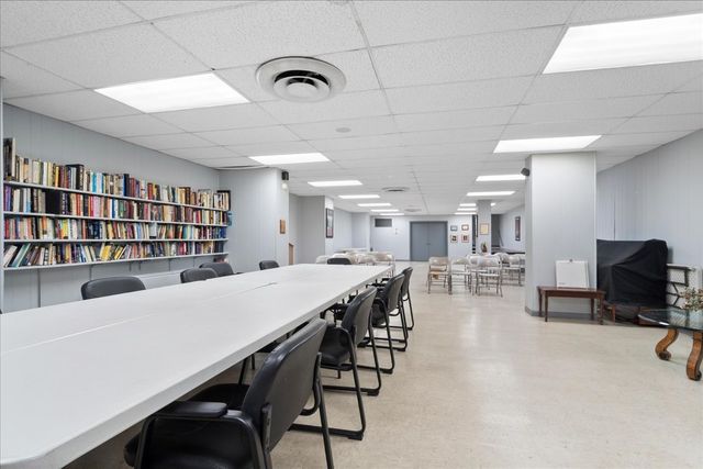 7141 N Kedzie Avenue 511, Chicago, IL 60645