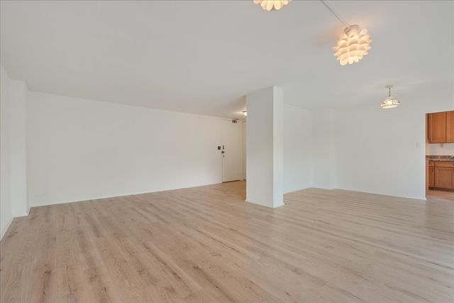 7141 N Kedzie Avenue 511, Chicago, IL 60645