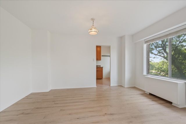 7141 N Kedzie Avenue 511, Chicago, IL 60645