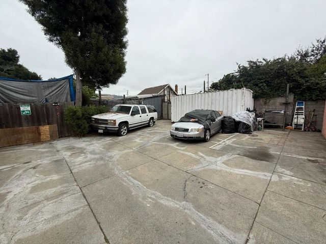 61146120 Foothill Boulevard, Oakland, CA 94605