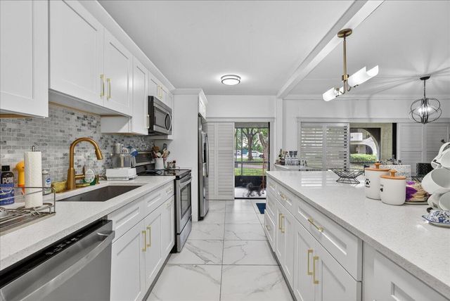 6328 W Longboat Ln Lane W 101, Boca Raton, FL 33433