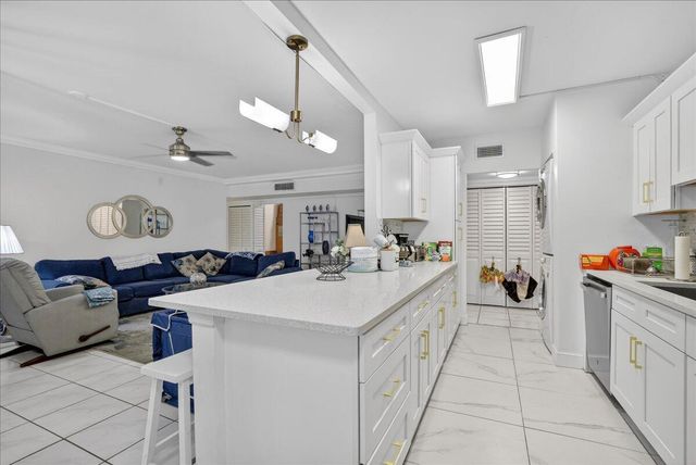 6328 W Longboat Ln Lane W 101, Boca Raton, FL 33433