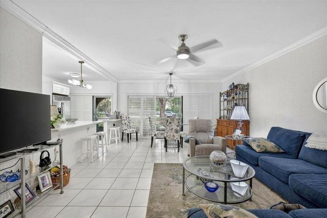 6328 W Longboat Ln Lane W 101, Boca Raton, FL 33433