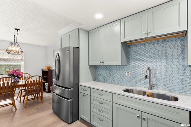 906 W Loire Ct Apt 2A, Peoria, IL 61614
